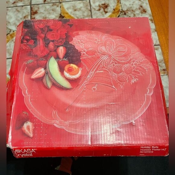 Vintage Mikasa Christmas glass serve ware - Picture 7 of 7